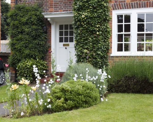 Front Garden Makeover Ideas That Really Impress Buyers
